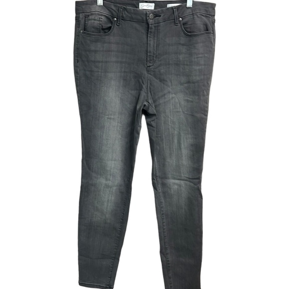 Jessica Simpson High Rise Skinny Jean - Picture 2 of 8